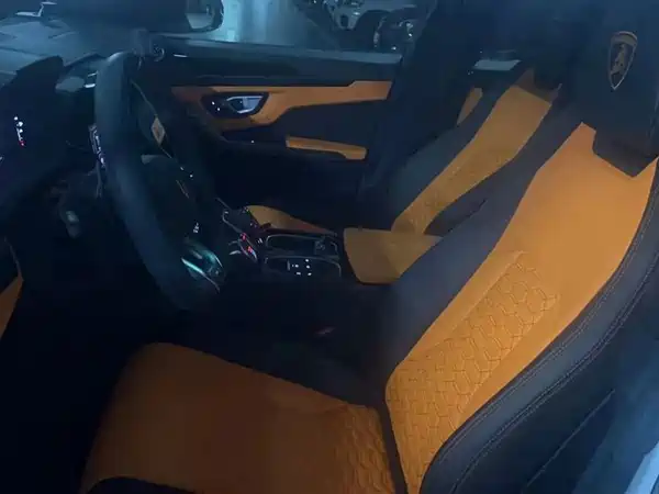 Lamborghini Urus 2021