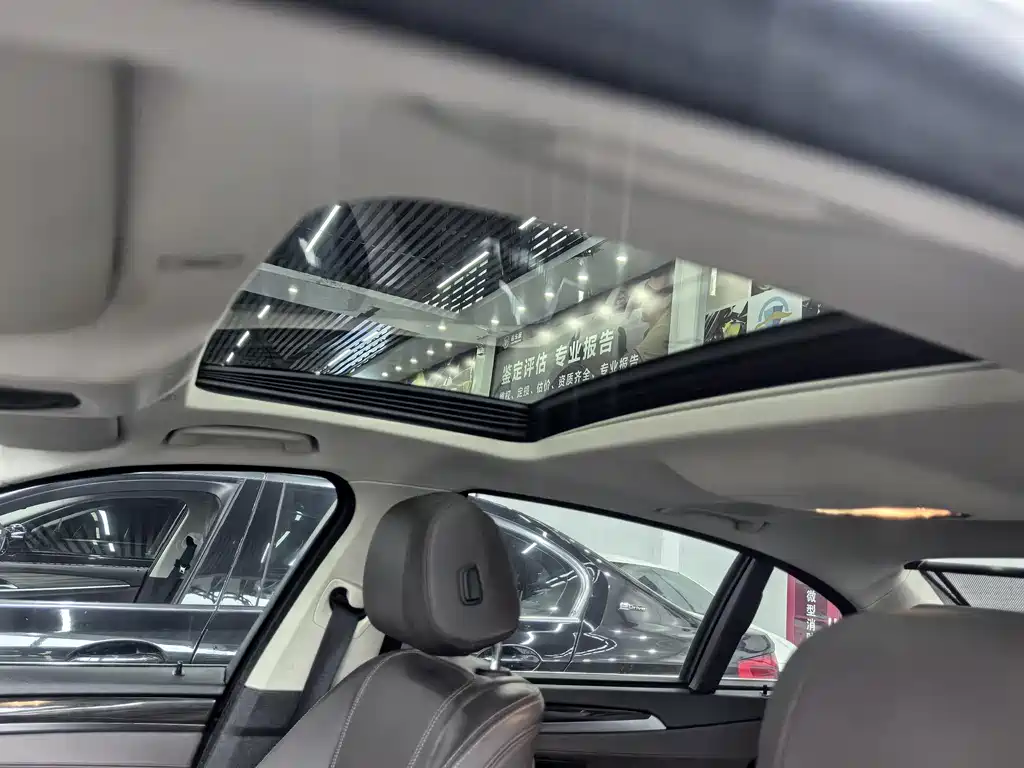 BMW 5 Series New Energy 2016 — фото 12