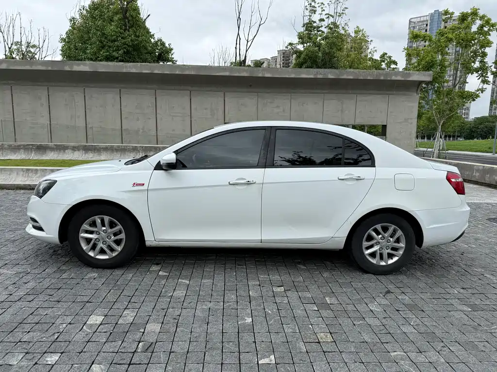 Geely Emgrand 2016 — фото 11