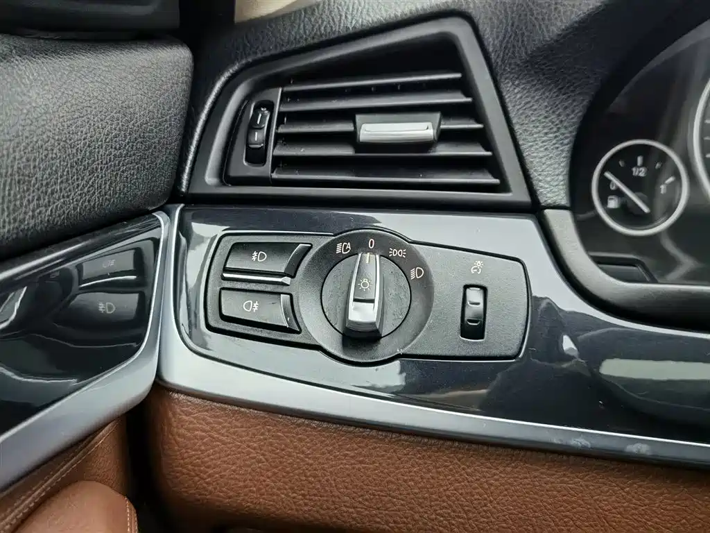 BMW 5 Series 2016 — фото 21