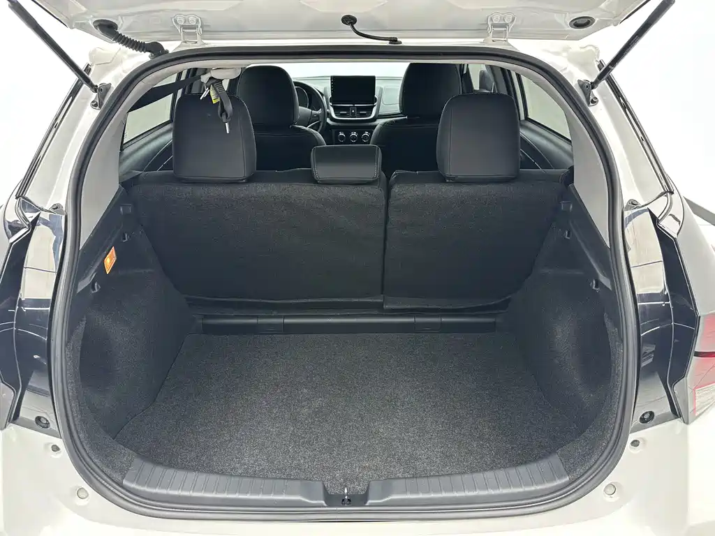 Toyota Yaris L 2022 — фото 15