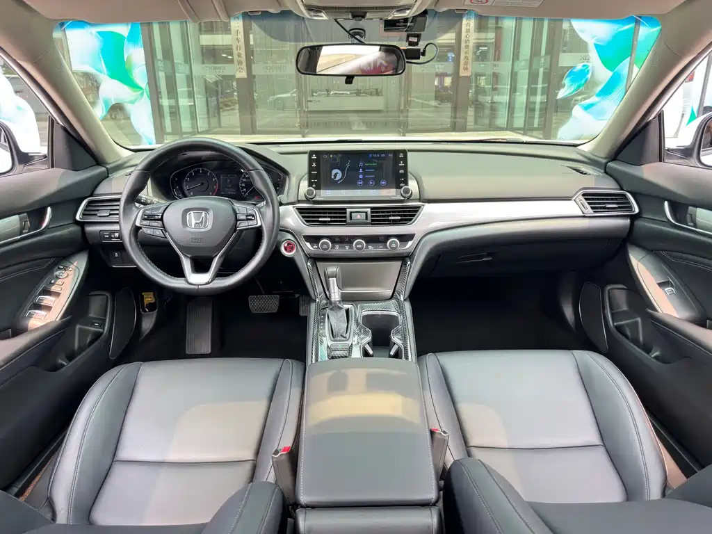 Honda Accord 2018 — фото 11