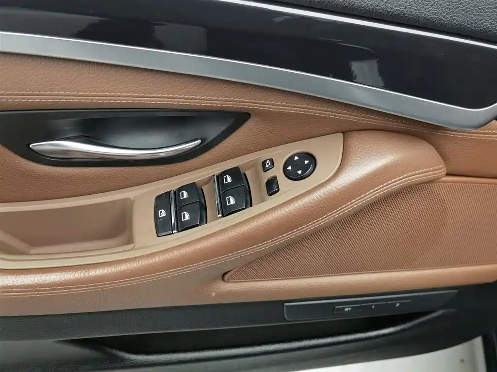BMW 5 Series 2016 — фото 9