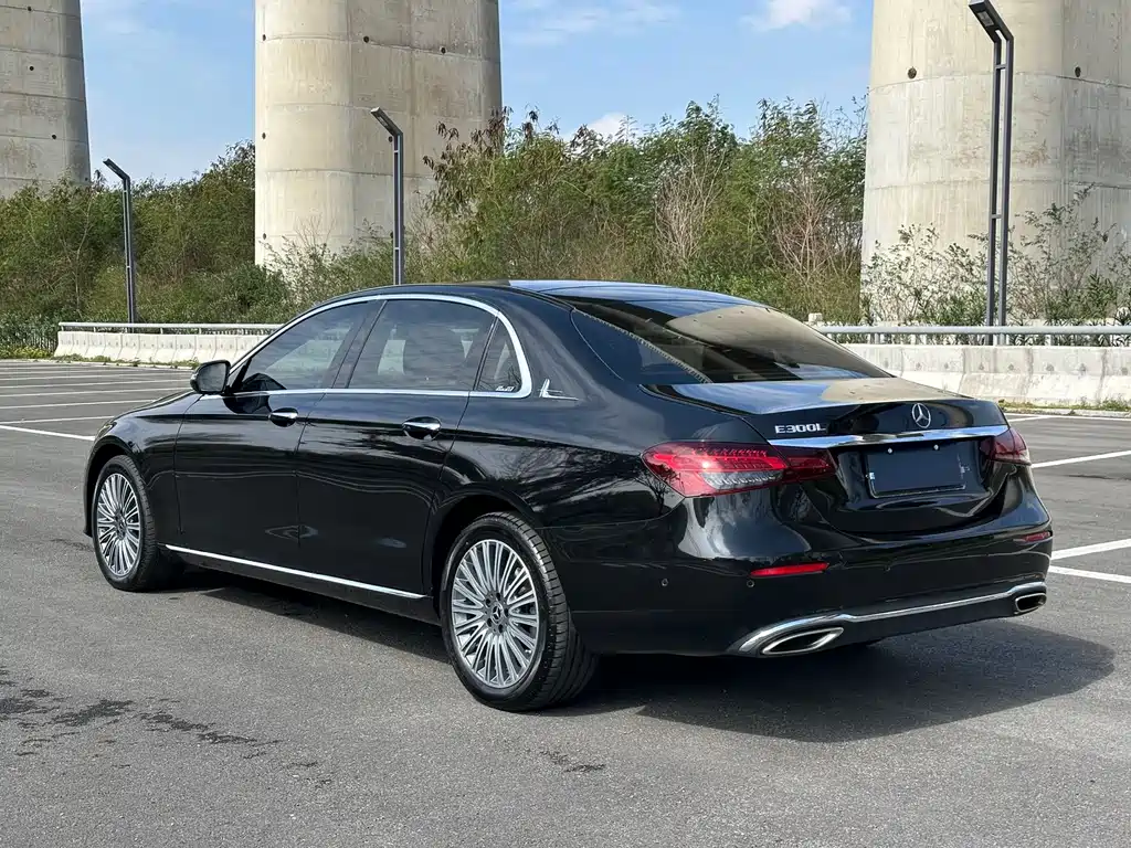 Mercedes-Benz E-Class 2023 — фото 9