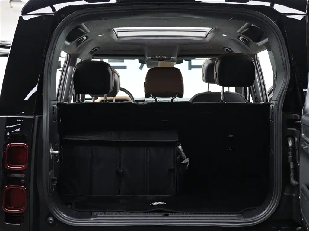 Land Rover Defender 2024 — фото 11