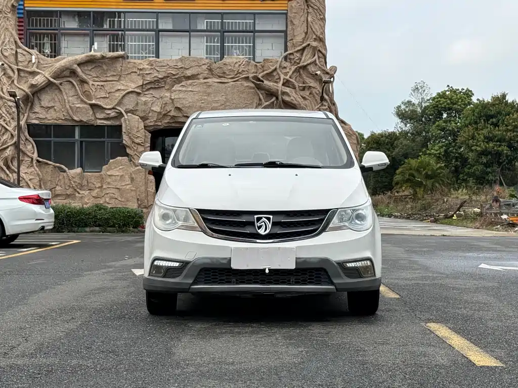 Baojun 730 2015