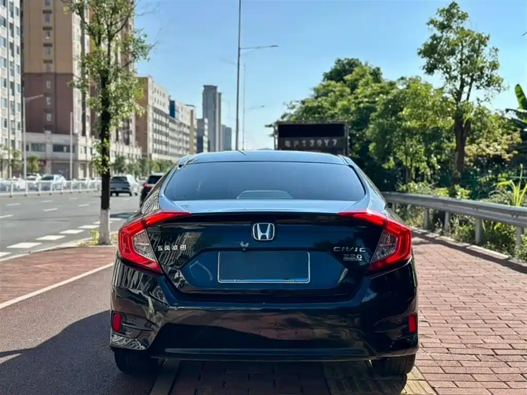 Honda Civic 2018 — фото 8