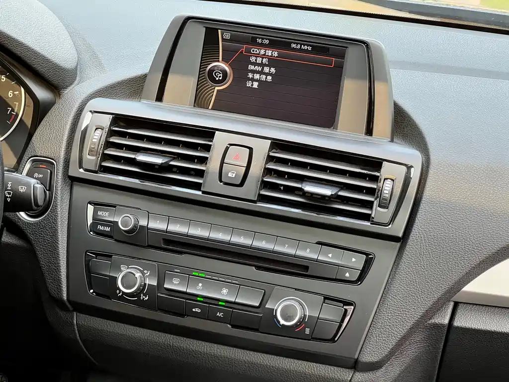 BMW 1 Series 2013 — фото 14