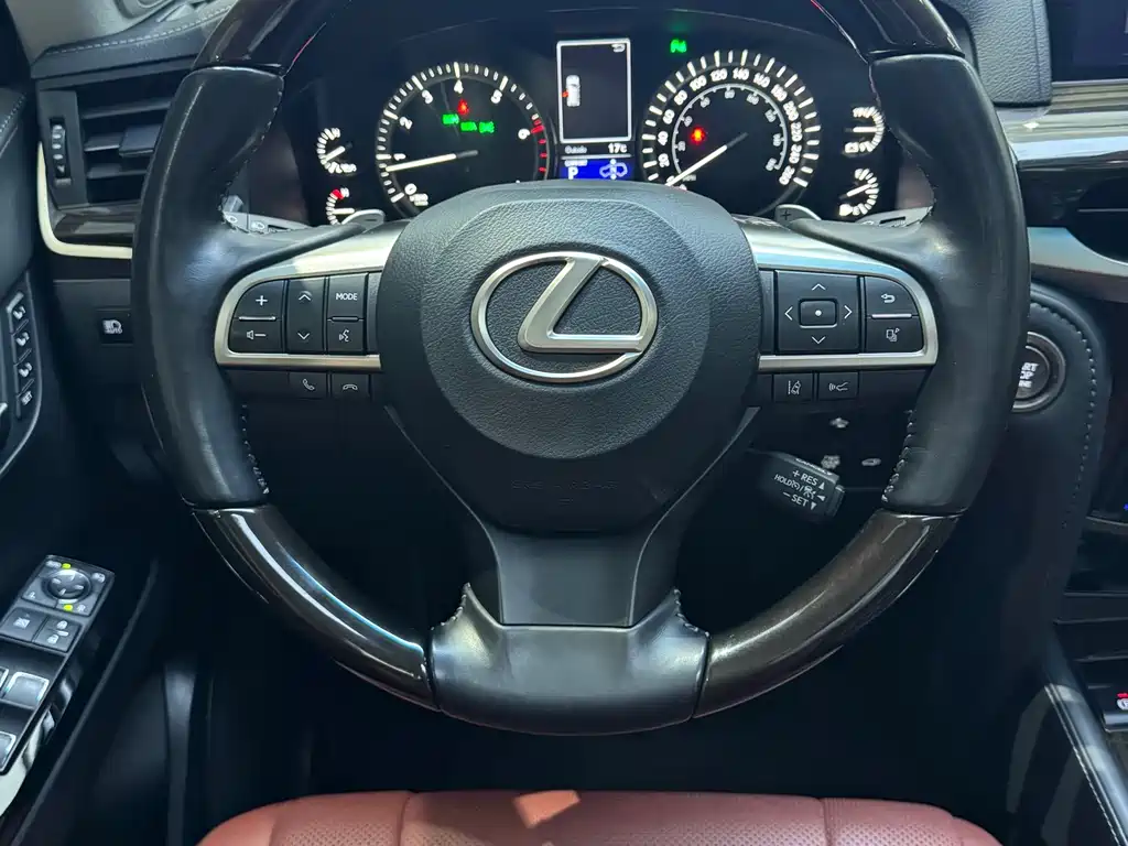 Lexus LX 2022 — фото 17
