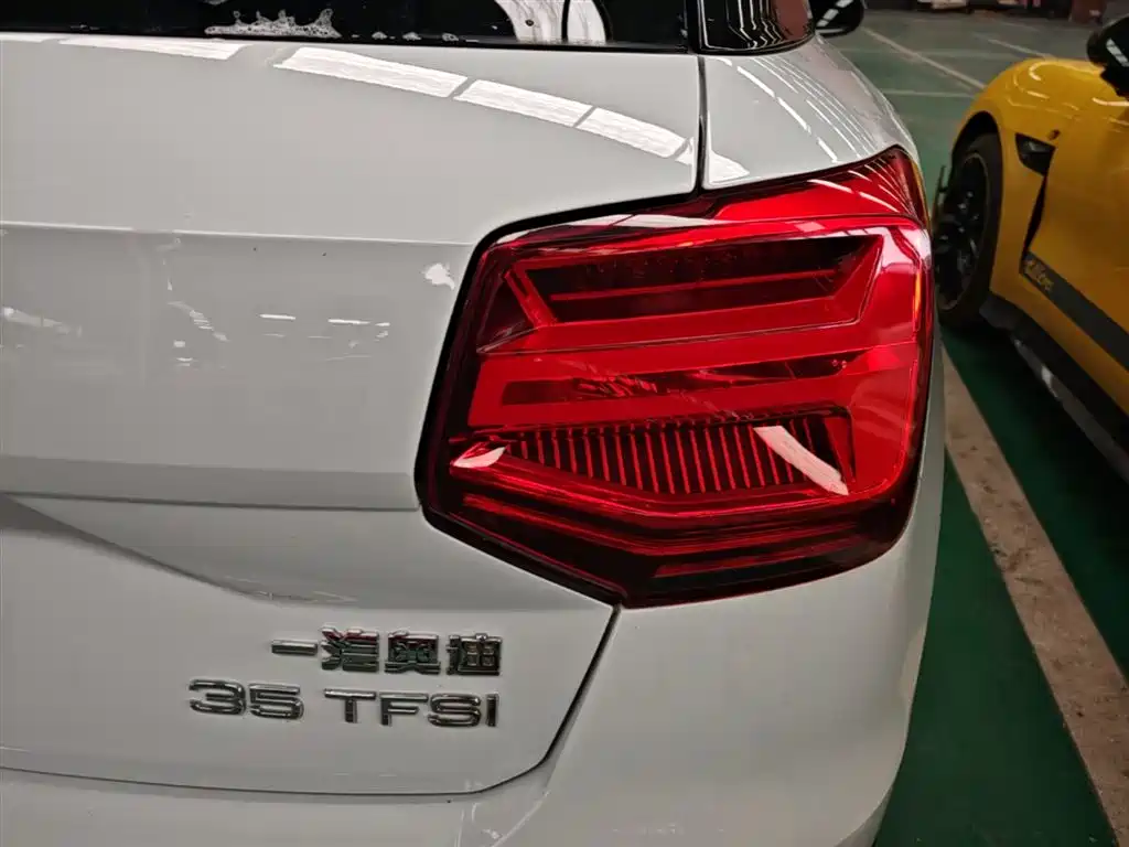 Audi Q2L 2021 — фото 8