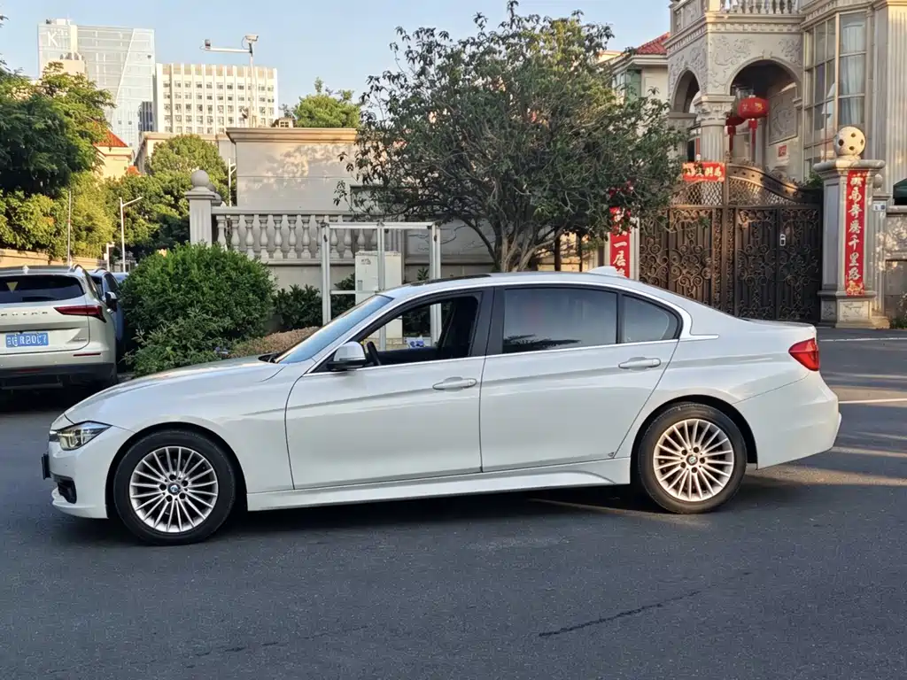 BMW 3 Series 2017 — фото 13