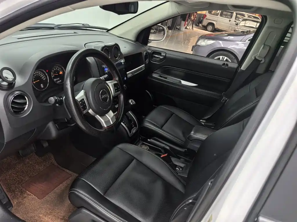 Jeep Compass 2015 — фото 14