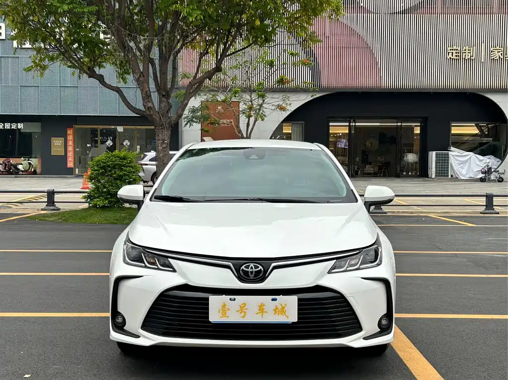 Toyota Corolla 2022 — фото 1