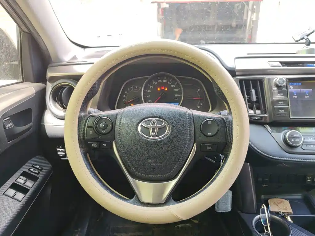 Toyota RAV4 2015