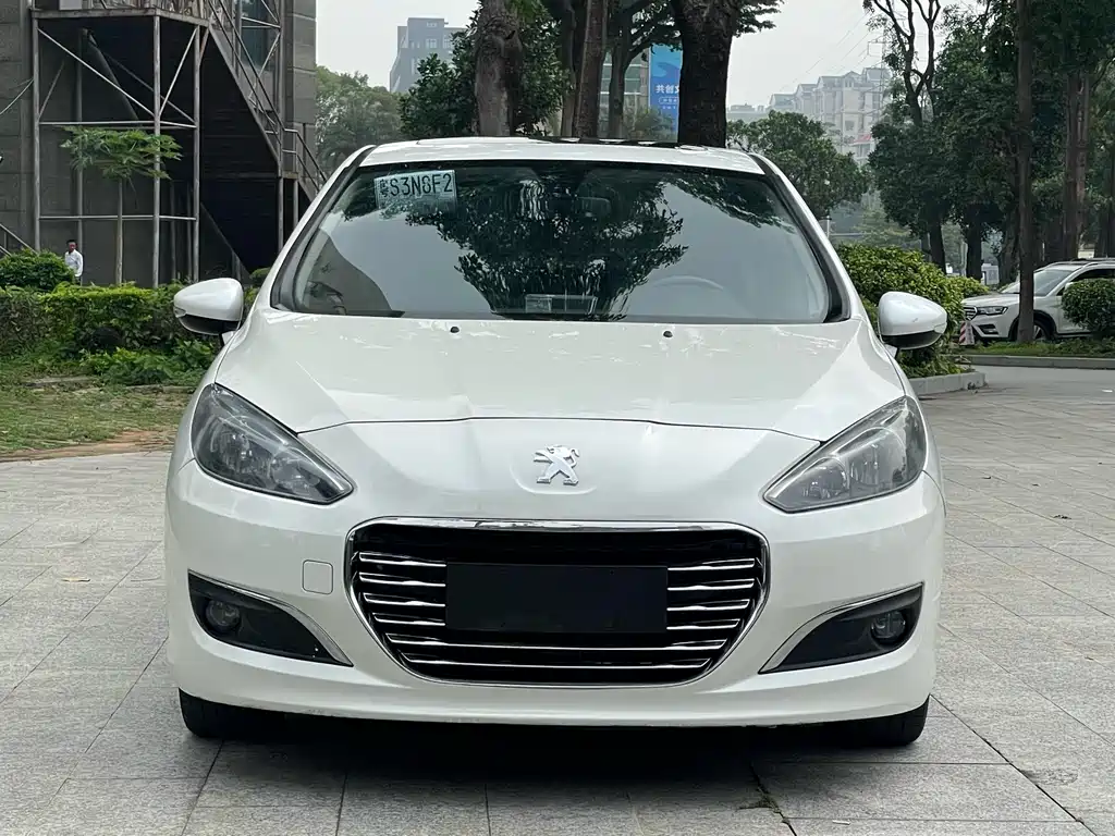 Peugeot 308 2014 — фото 2