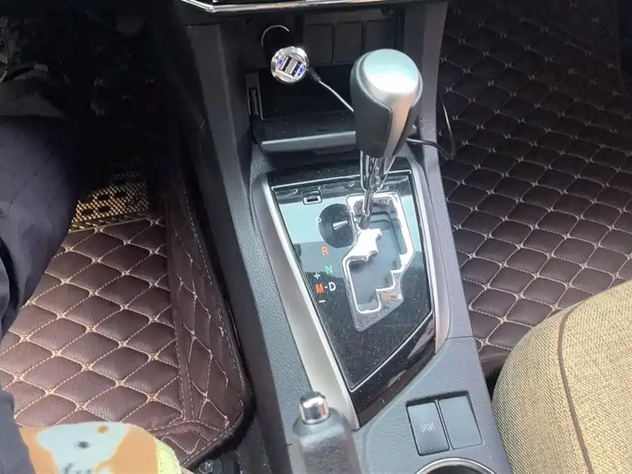 Toyota Corolla 2015 — фото 16