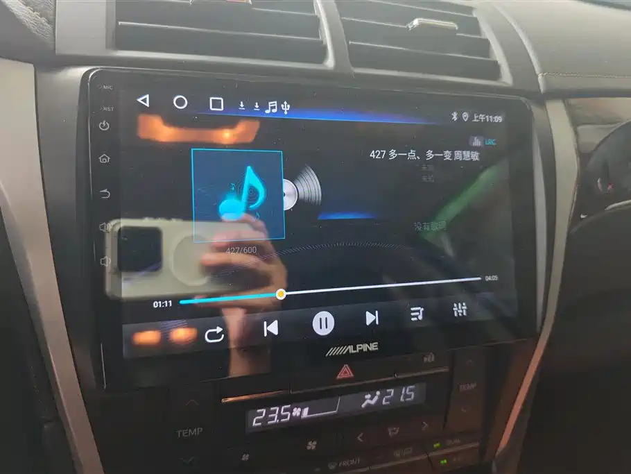 Toyota Camry 2017 — фото 13