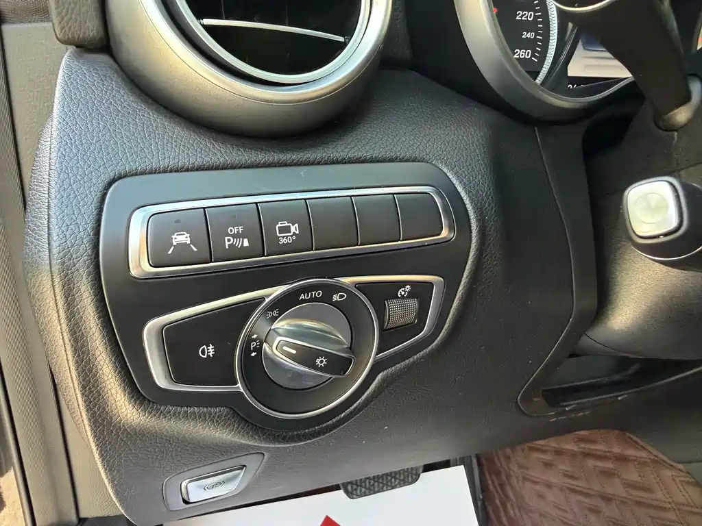 Mercedes-Benz GLC 2018 — фото 16