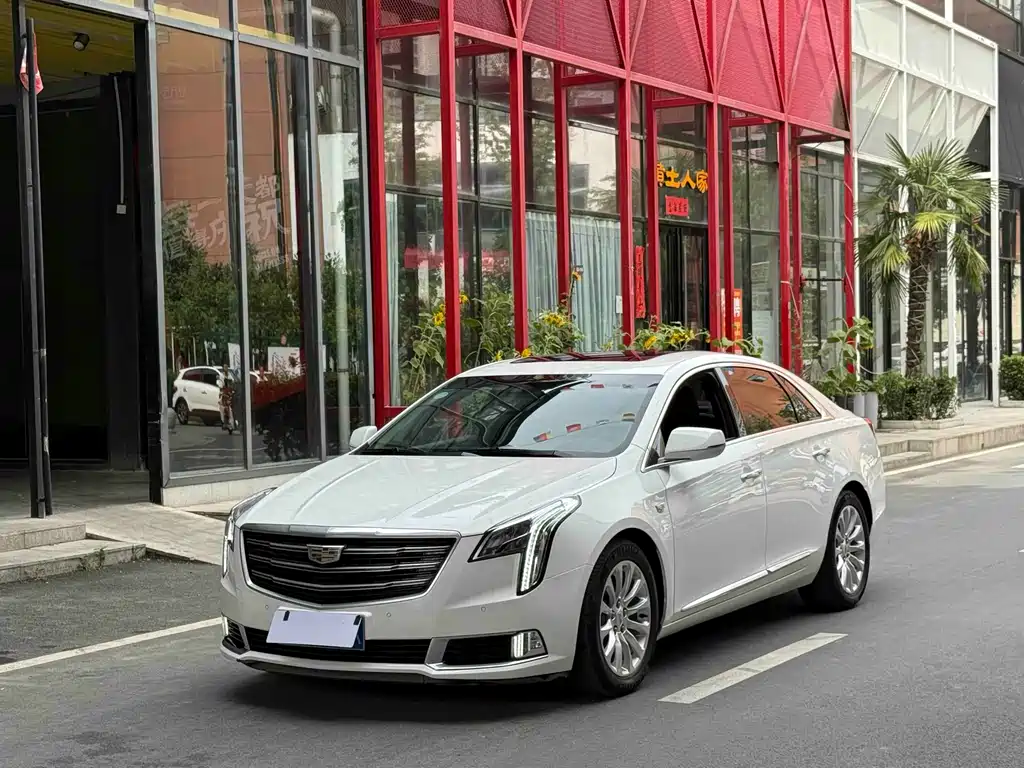 Cadillac XTS 2018 — фото 1