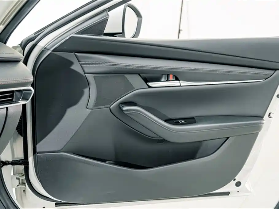 Mazda 3 Axela 2021 — фото 13