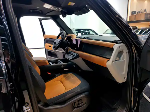 Land Rover Defender 2023