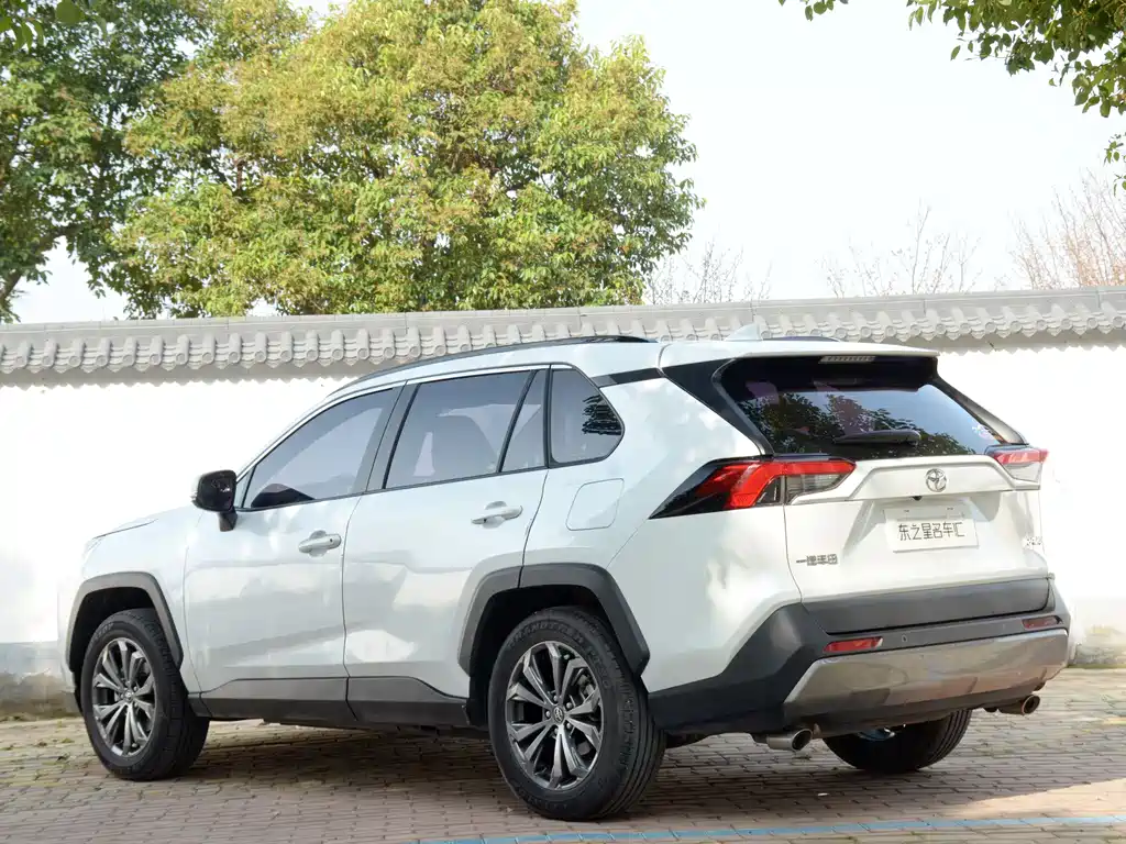 Toyota RAV4 2024 — фото 12