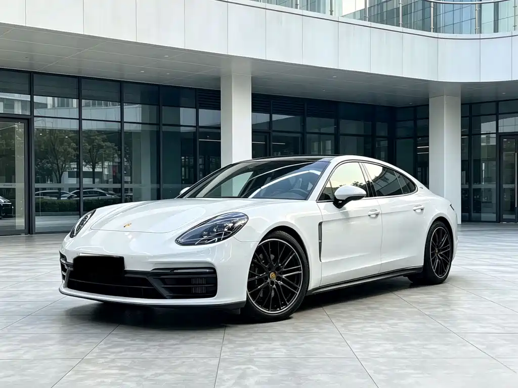 Porsche Panamera 2018 — фото 1