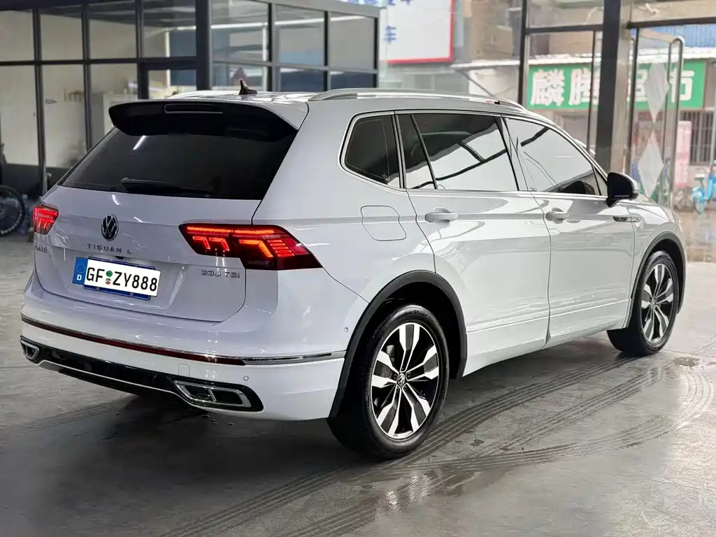 Volkswagen Tiguan L 2023 — фото 4