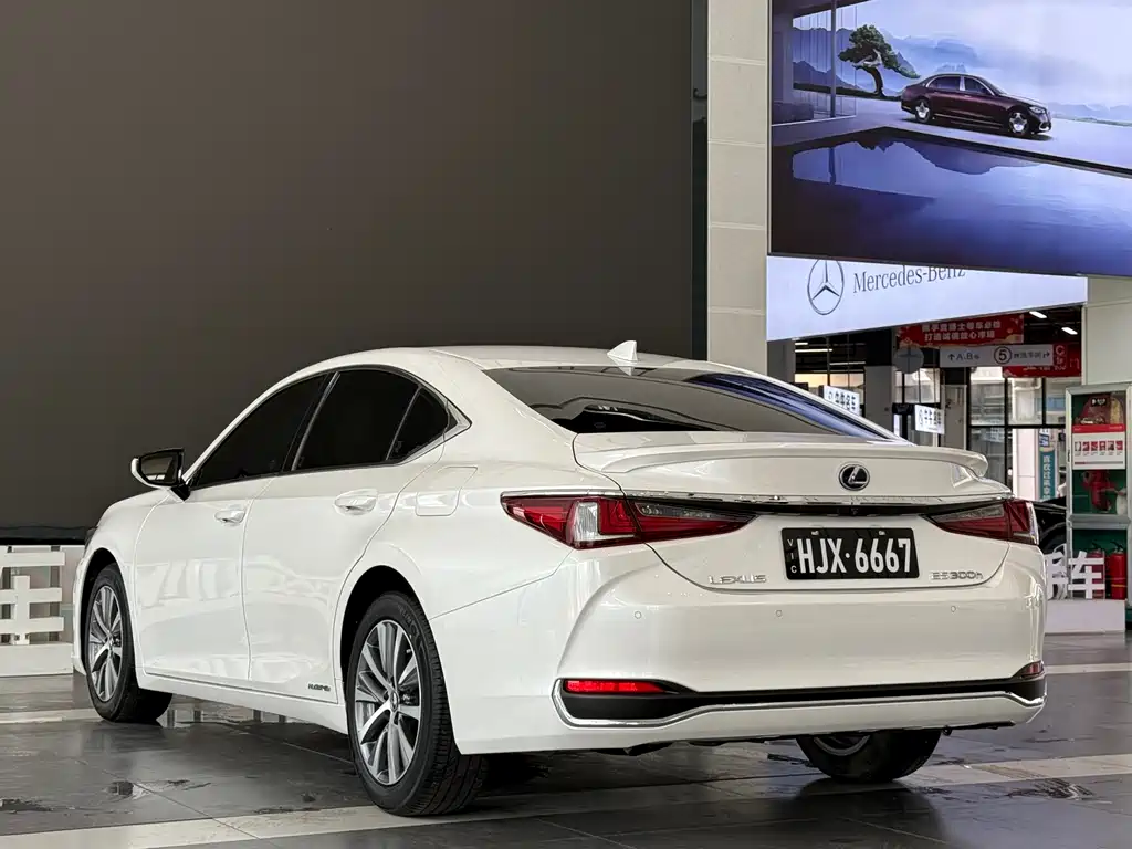 Lexus ES 2019 — фото 7