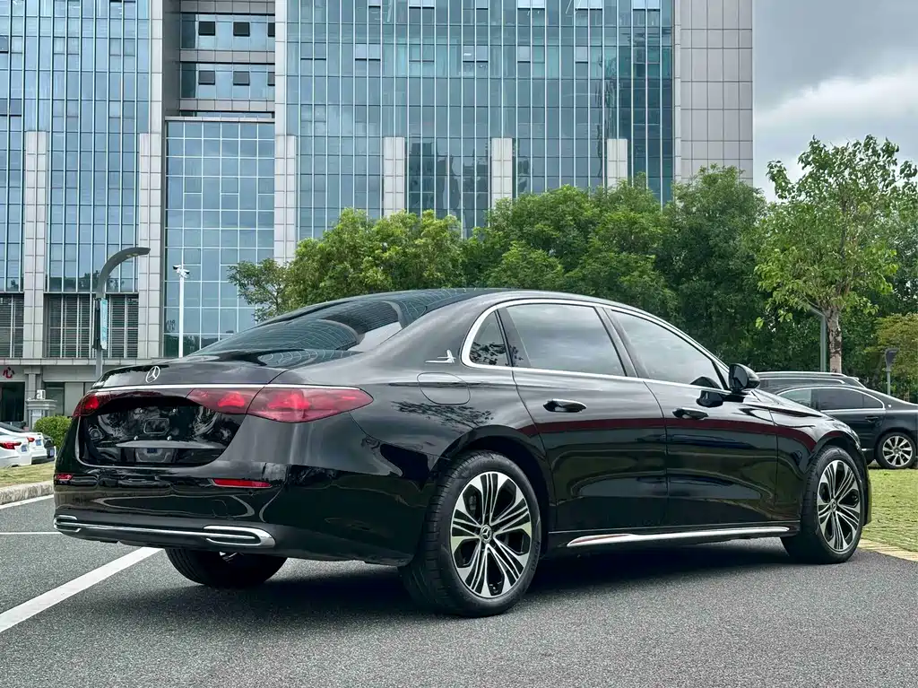 Mercedes-Benz E-Class 2025 — фото 15