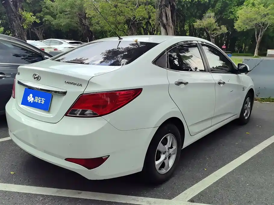 Hyundai Verna 2015 — фото 3