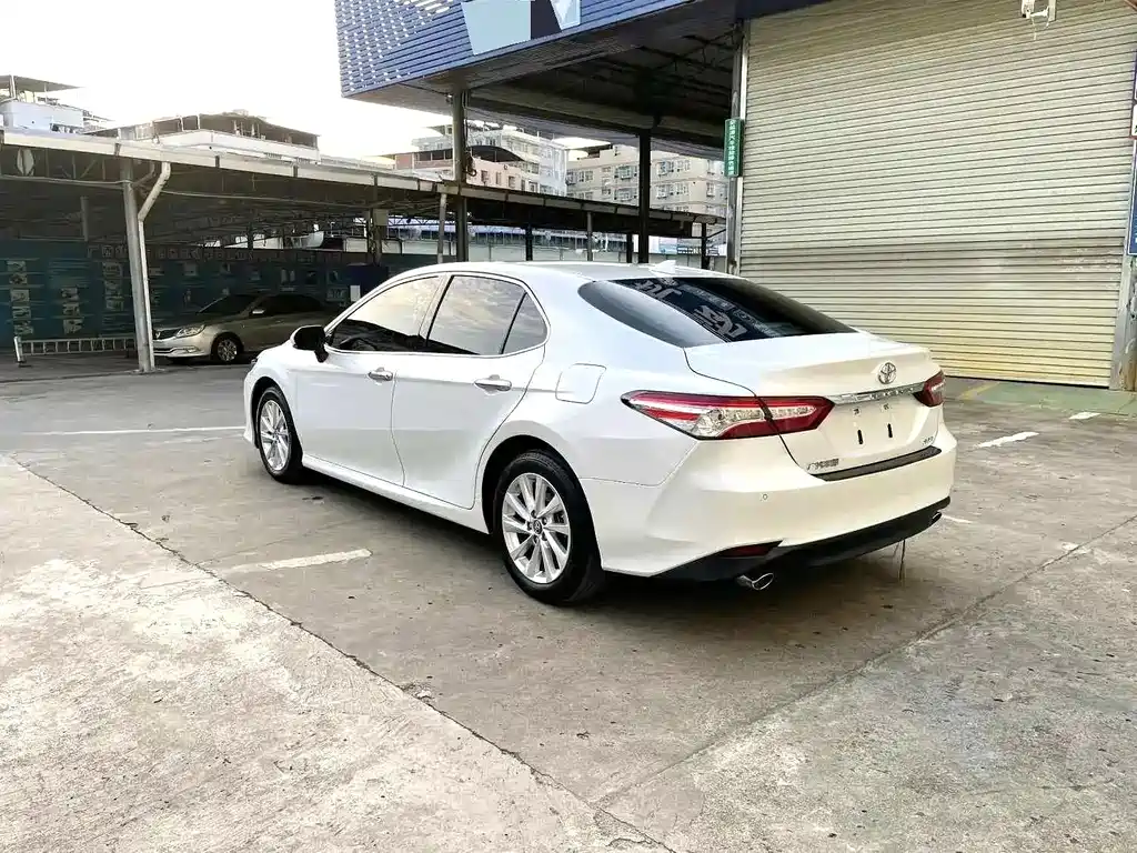 Toyota Camry 2023 — фото 6