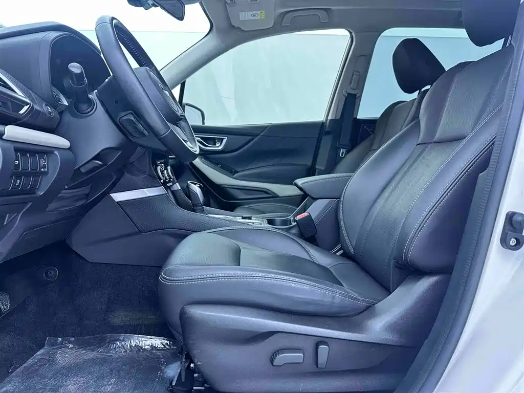 Subaru Forester 2023 — фото 17