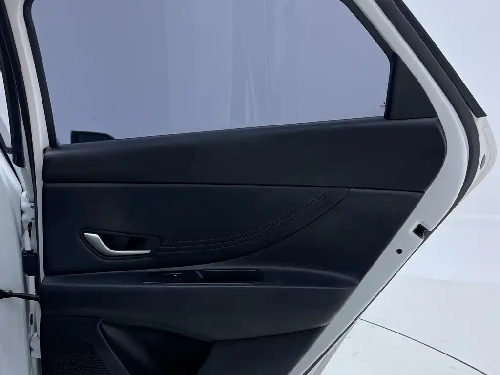 Hyundai Elantra 2022 — фото 16