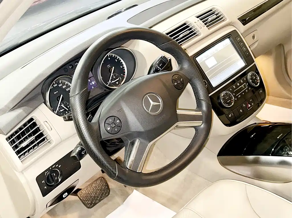 Mercedes-Benz R-Class 2018 — фото 11