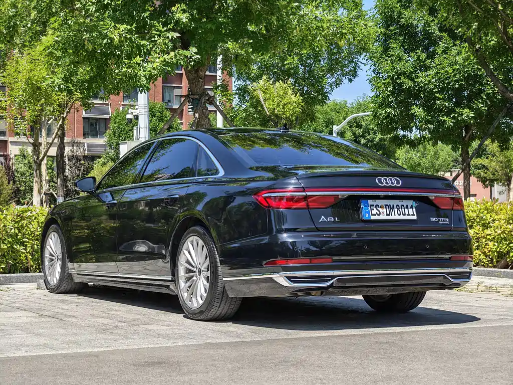 Audi A8 2021 — фото 14