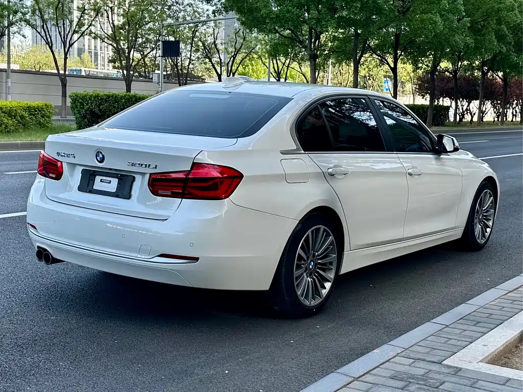 BMW 3 Series 2019 — фото 14