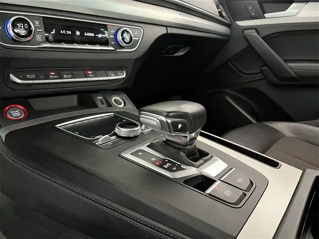 Audi Q5L 2019 — фото 12