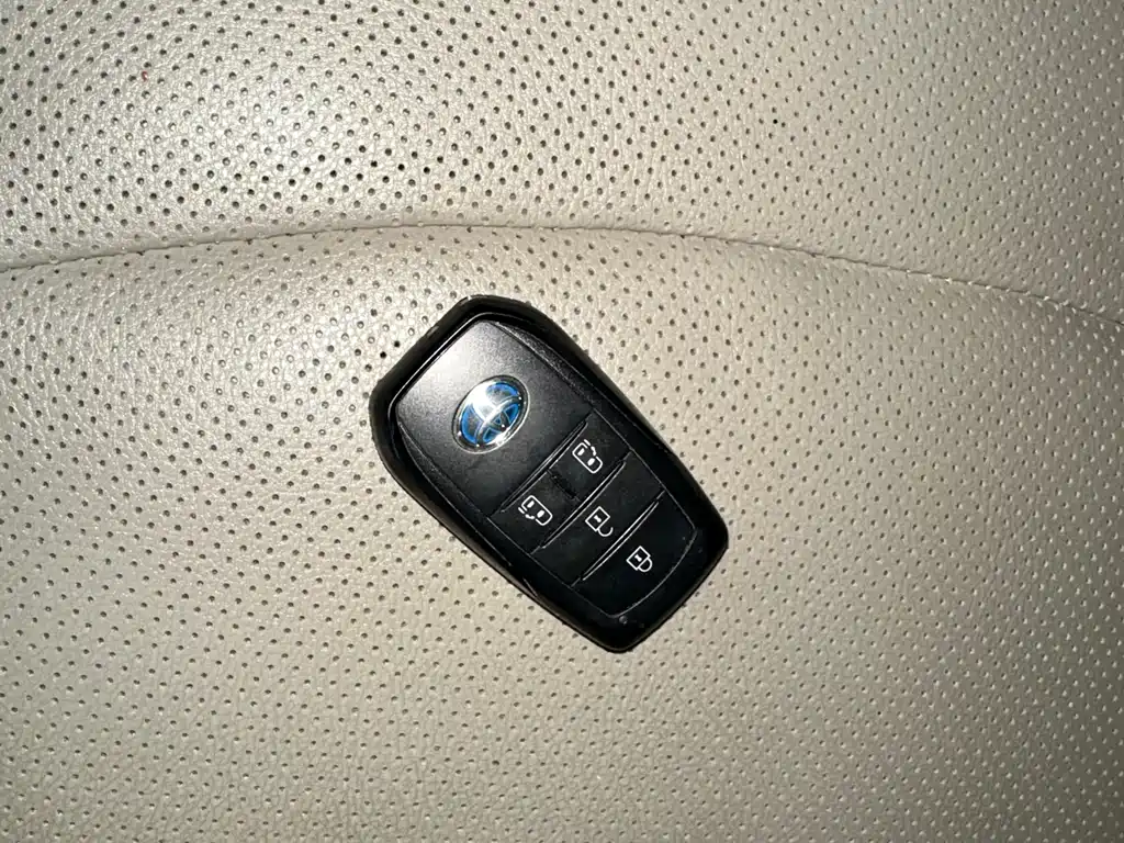 Toyota Sienna 2022 — фото 29