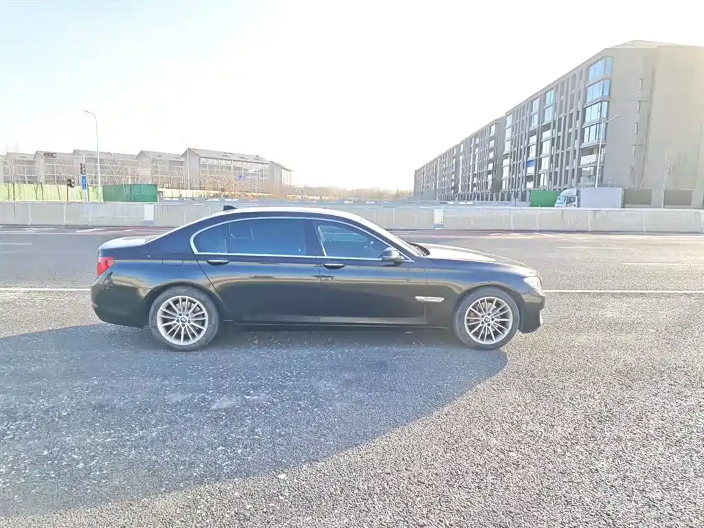 BMW 7 Series 2015 — фото 17