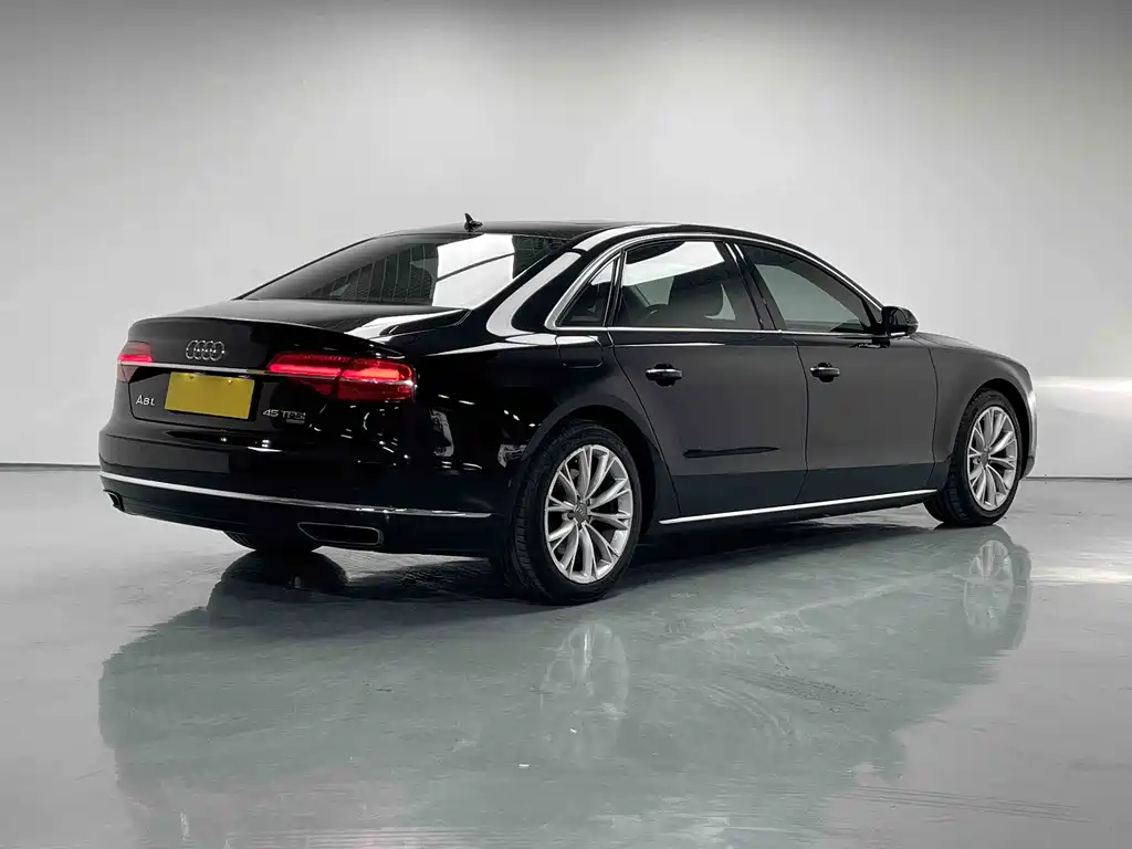 Audi A8 2015 — фото 7