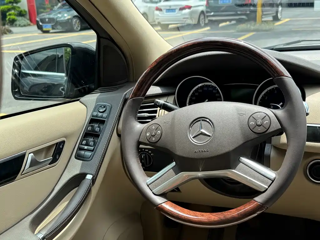 Mercedes-Benz R-Class 2017 — фото 16