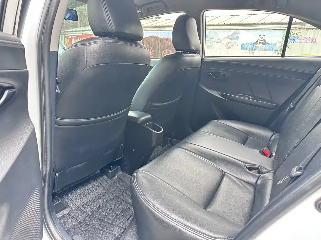 Toyota Yaris L 2019 — фото 10