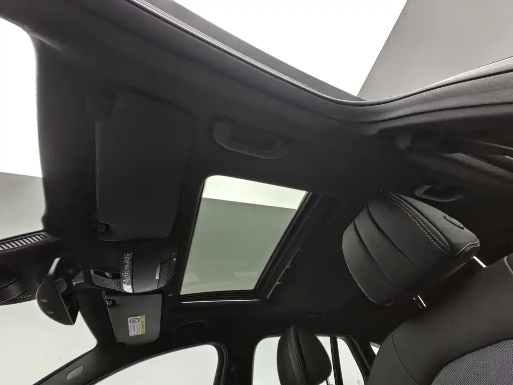Mercedes-Benz EQC 2022 — фото 14