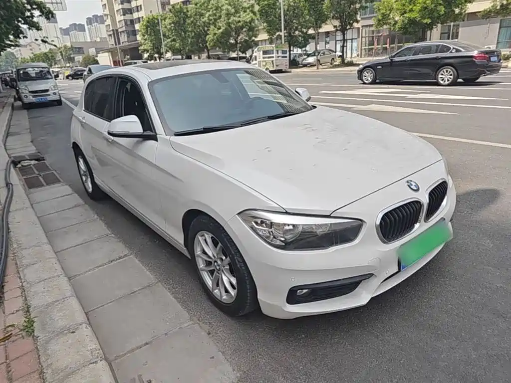 BMW 1 Series 2019 — фото 22