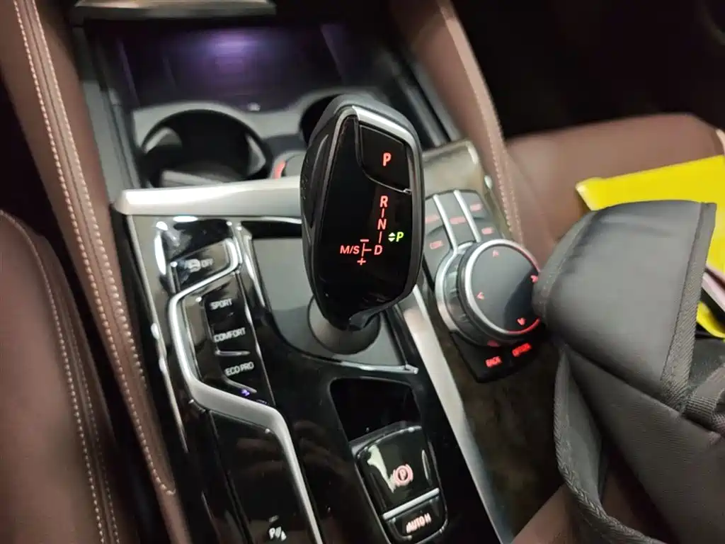BMW 5 Series 2020 — фото 14