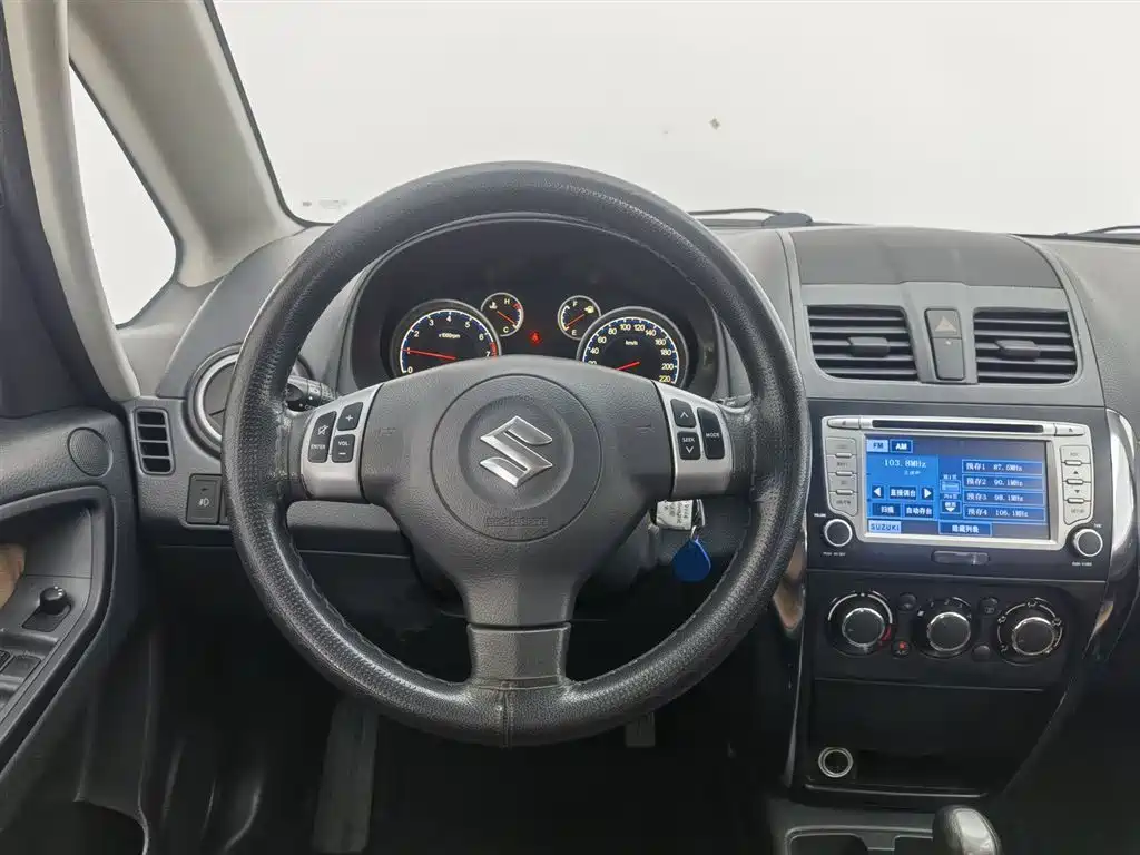 Suzuki SX4 2014 — фото 11