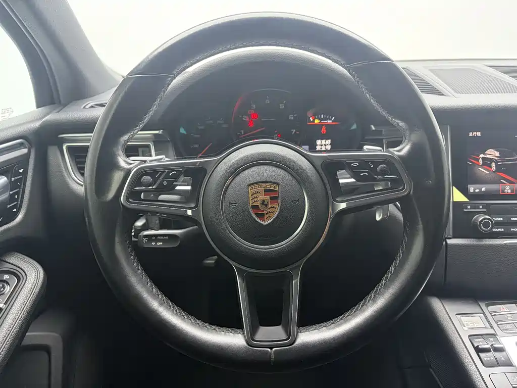 Porsche Macan 2017 — фото 15