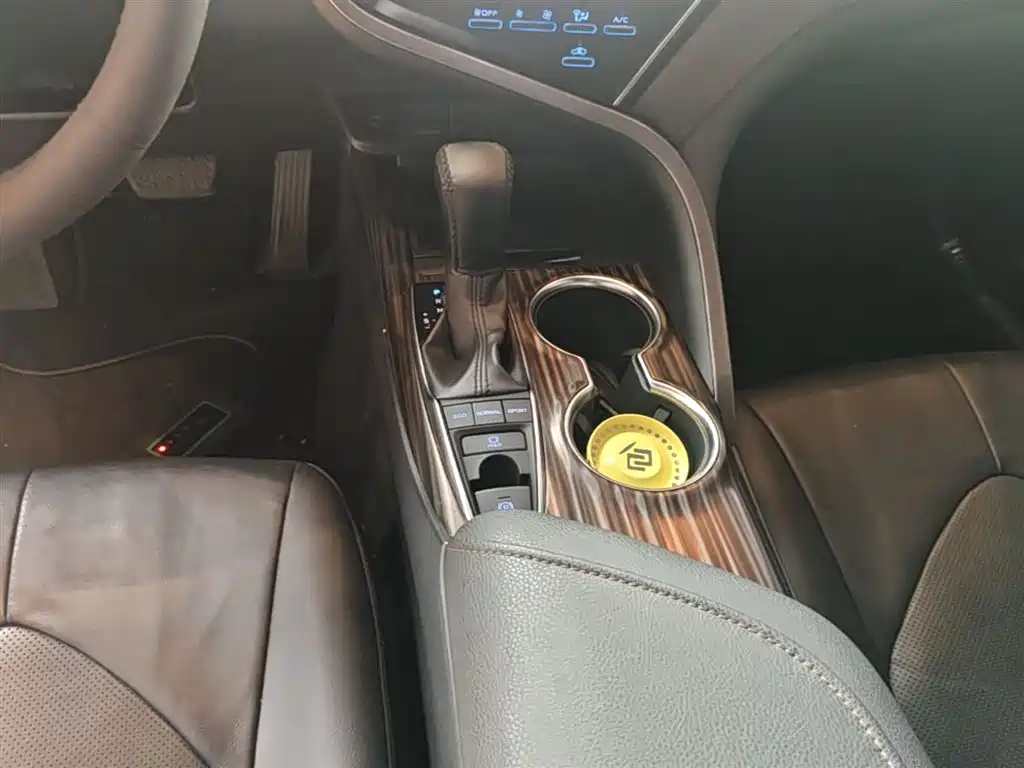 Toyota Camry 2019 — фото 14