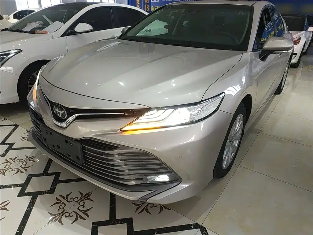 Toyota Camry 2019 — фото 1